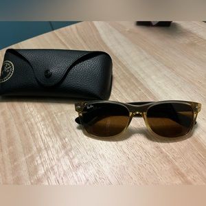 Raybans Wayfarer Women’s Sunglasses